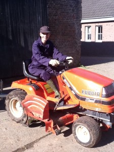 Op de tractor